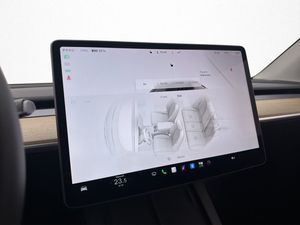 Tesla Model Y bild 24