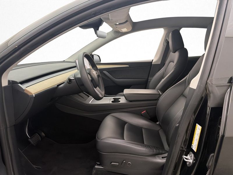 Tesla Model Y bild 13