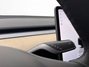 Tesla Model Y bild 35