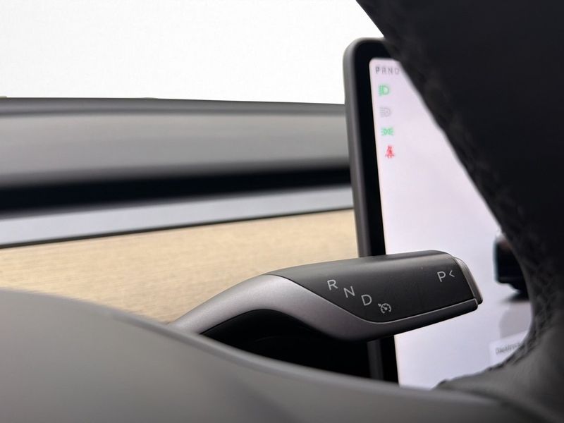 Tesla Model Y bild 35