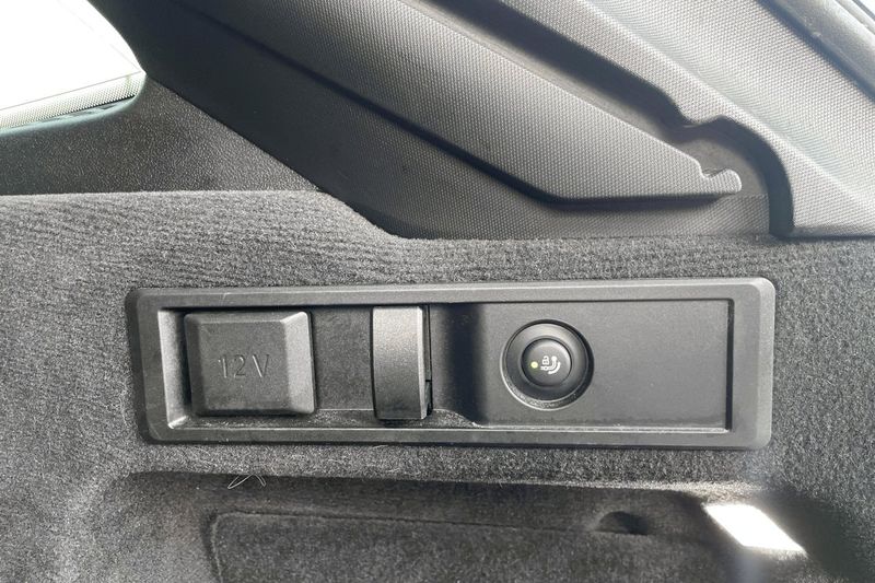 BMW 330 bild 18