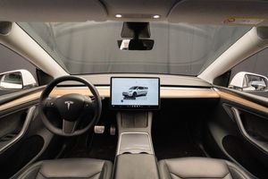 Tesla Model Y bild 12