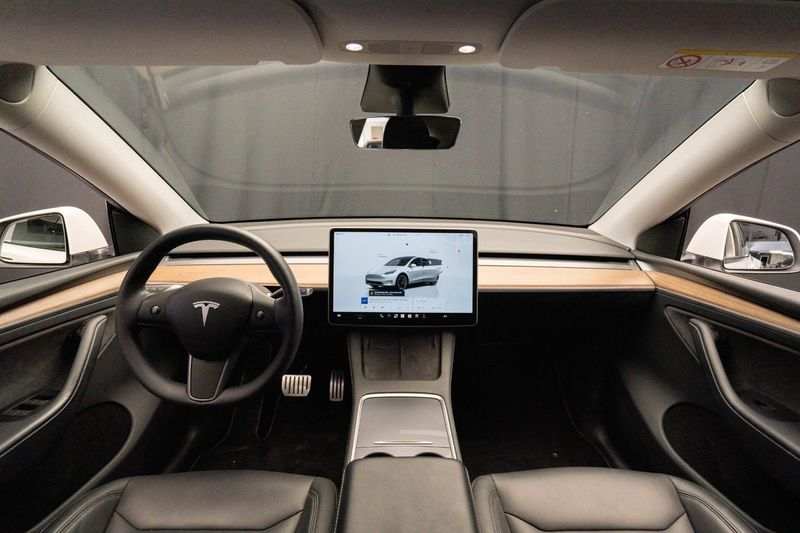 Tesla Model Y bild 12