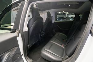 Tesla Model Y bild 22