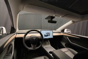 Tesla Model Y bild 15