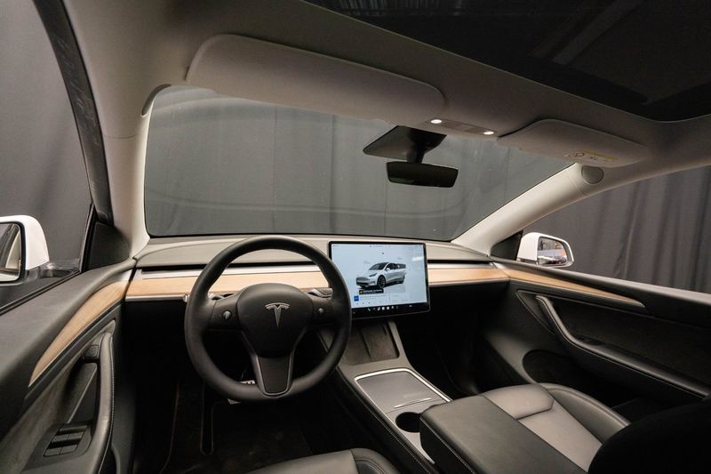 Tesla Model Y bild 15