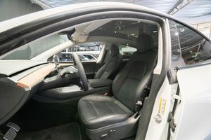 Tesla Model Y bild 16
