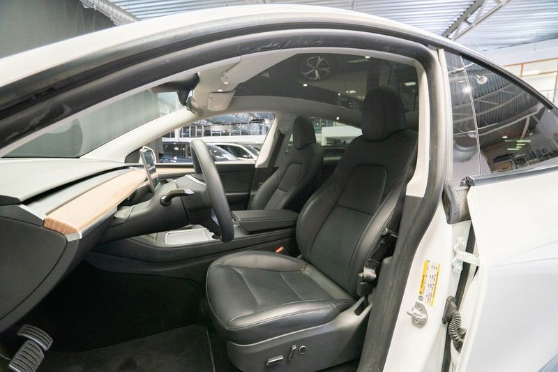 Tesla Model Y bild 16