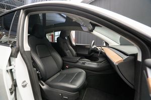 Tesla Model Y bild 18