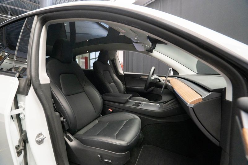Tesla Model Y bild 18