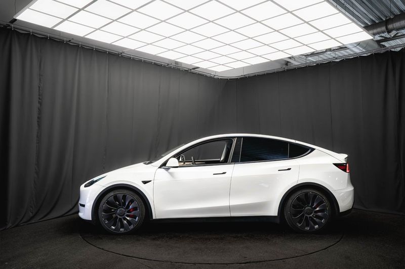 Tesla Model Y bild 10