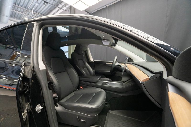 Tesla Model Y bild 17