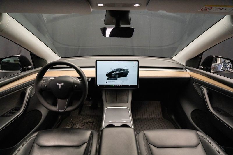 Tesla Model Y bild 14