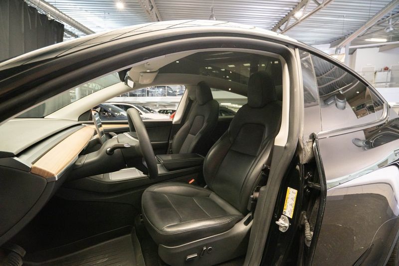 Tesla Model Y bild 16