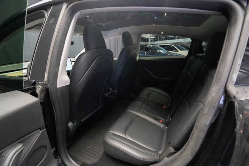 Tesla Model Y bild 21