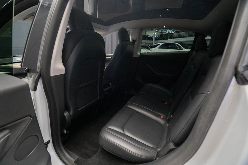 Tesla Model Y bild 19