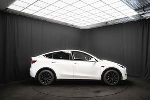 Tesla Model Y bild 6