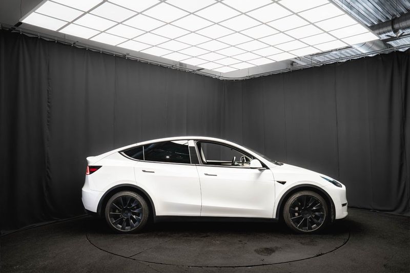 Tesla Model Y bild 6
