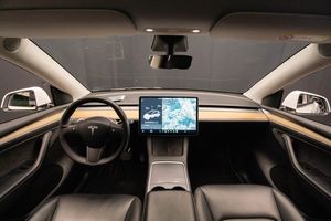 Tesla Model Y bild 13