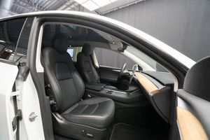 Tesla Model Y bild 18