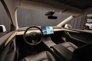 Tesla Model Y bild 11