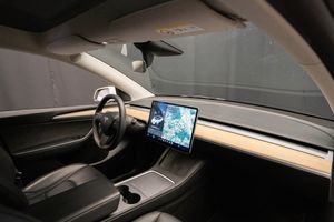 Tesla Model Y bild 14