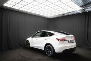 Tesla Model Y bild 9