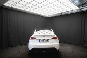 Tesla Model Y bild 8