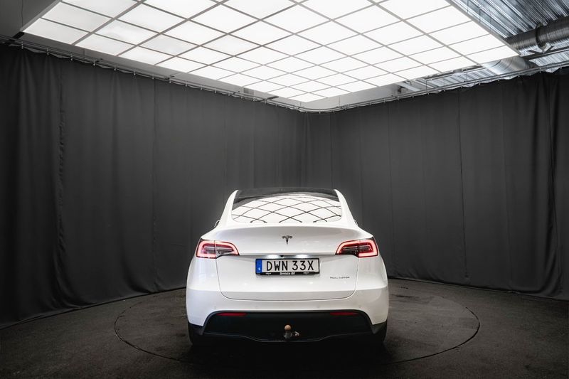 Tesla Model Y bild 8