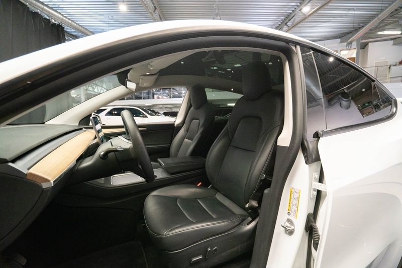 Tesla Model Y bild 17