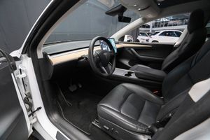 Tesla Model Y bild 16