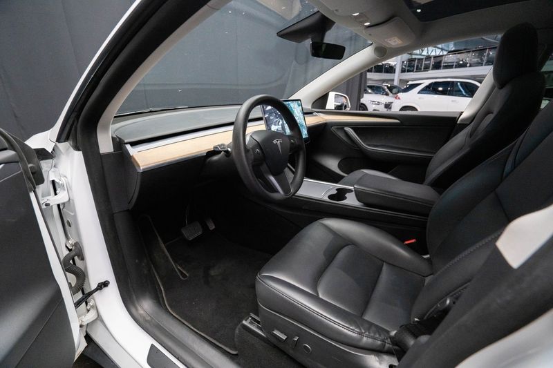 Tesla Model Y bild 16