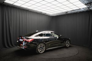 BMW i4 bild 8