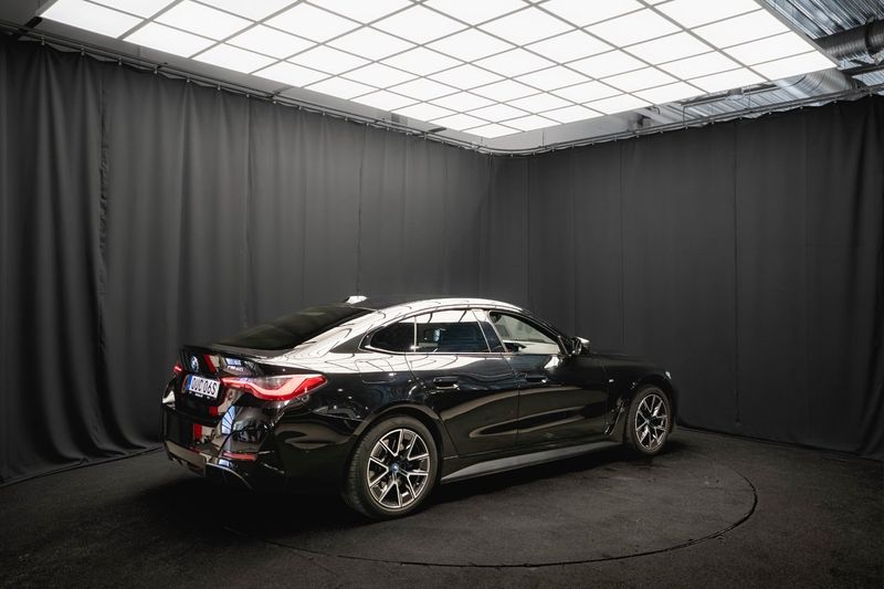 BMW i4 bild 8