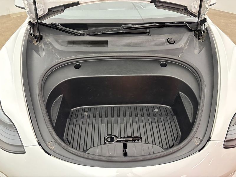 Tesla Model 3 bild 22