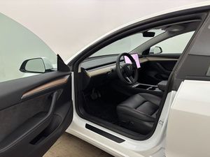 Tesla Model 3 bild 13
