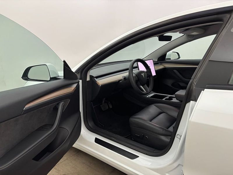 Tesla Model 3 bild 13
