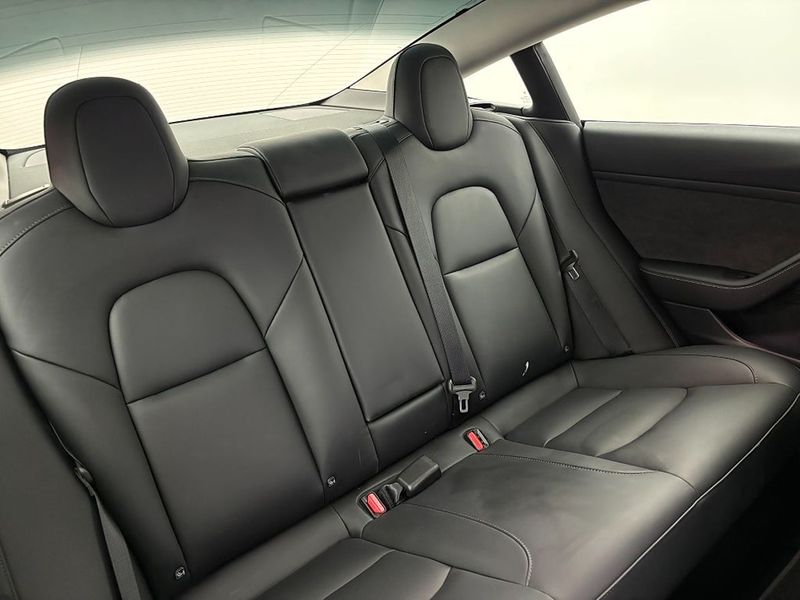 Tesla Model 3 bild 21