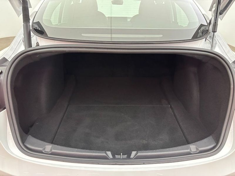 Tesla Model 3 bild 11