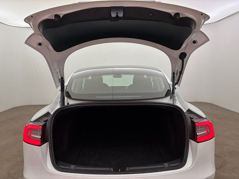 Tesla Model 3 bild 10