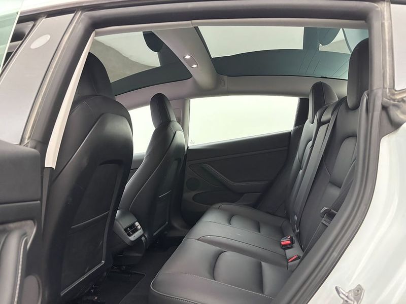 Tesla Model 3 bild 12