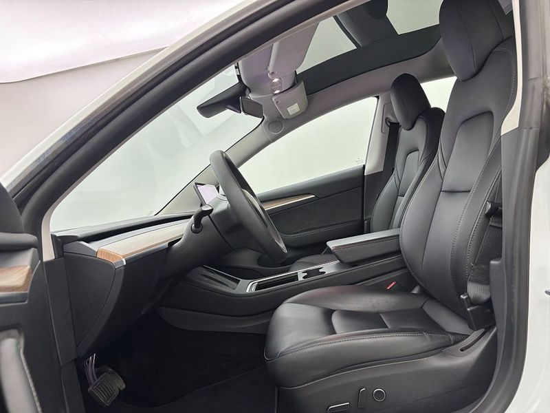 Tesla Model 3 bild 14