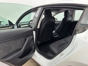 Tesla Model 3 bild 15
