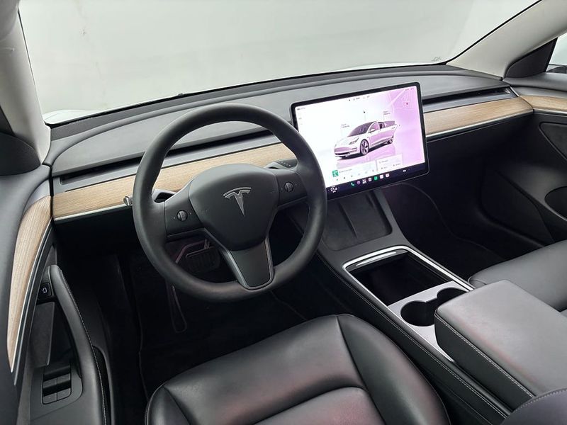 Tesla Model 3 bild 18