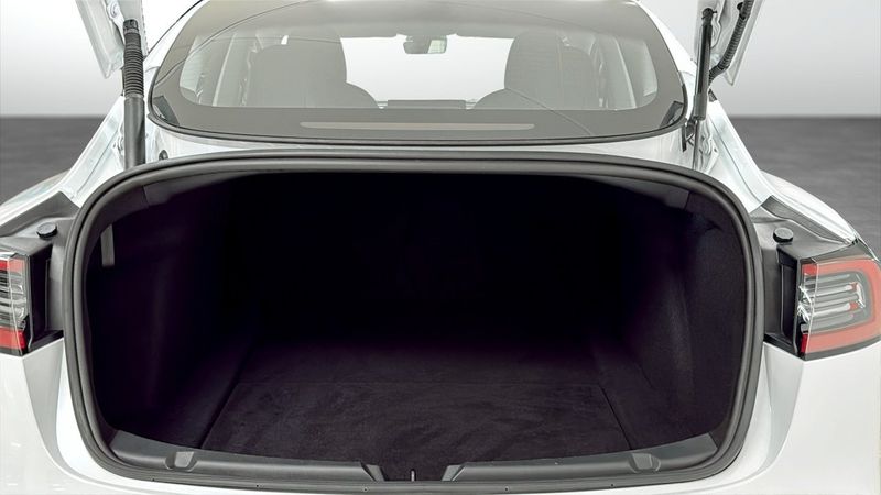 Tesla Model 3 bild 10
