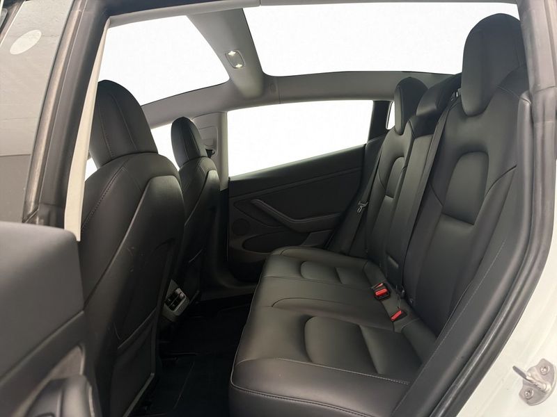 Tesla Model 3 bild 29