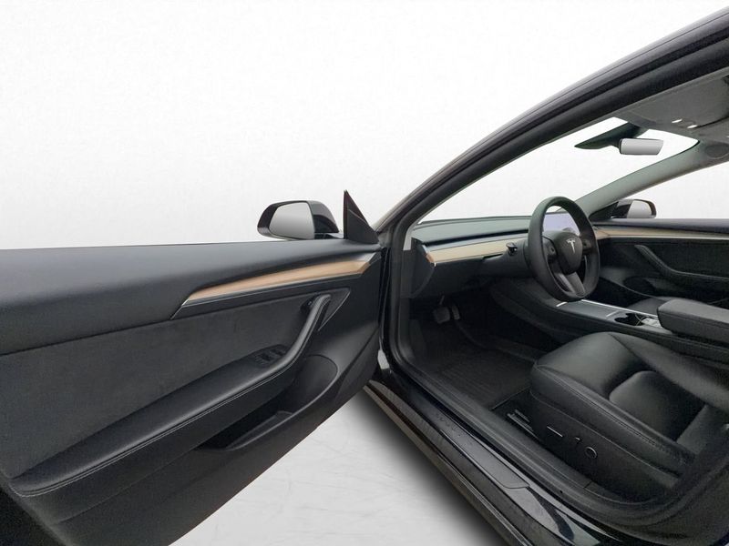 Tesla Model 3 bild 11