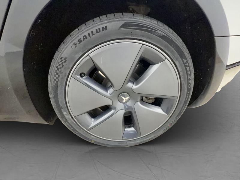 Tesla Model 3 bild 33