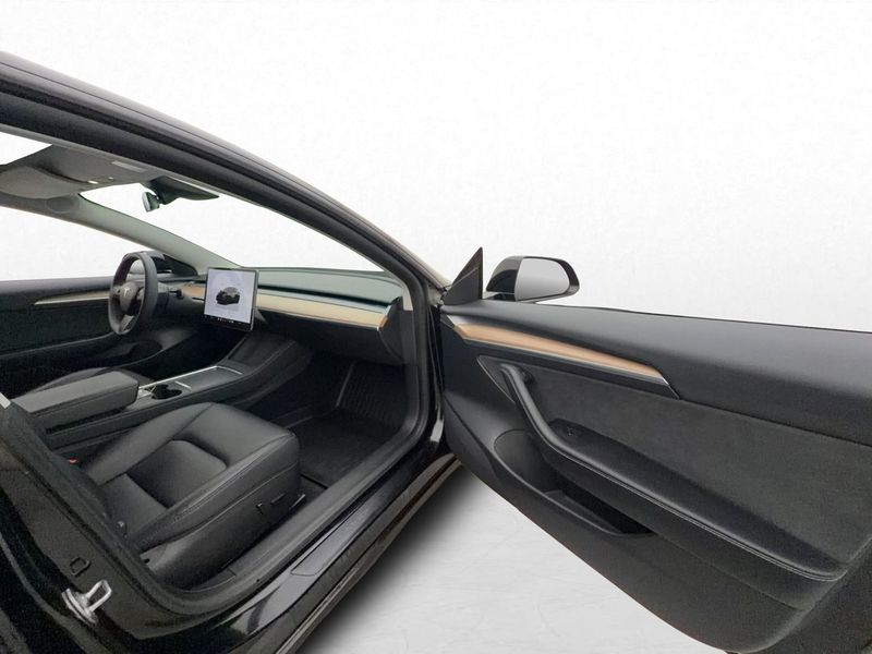 Tesla Model 3 bild 28