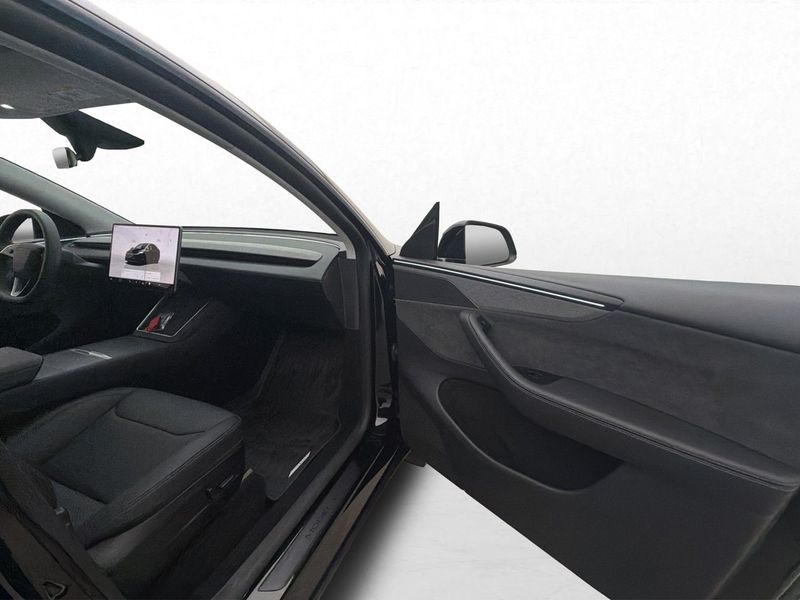 Tesla Model Y bild 26